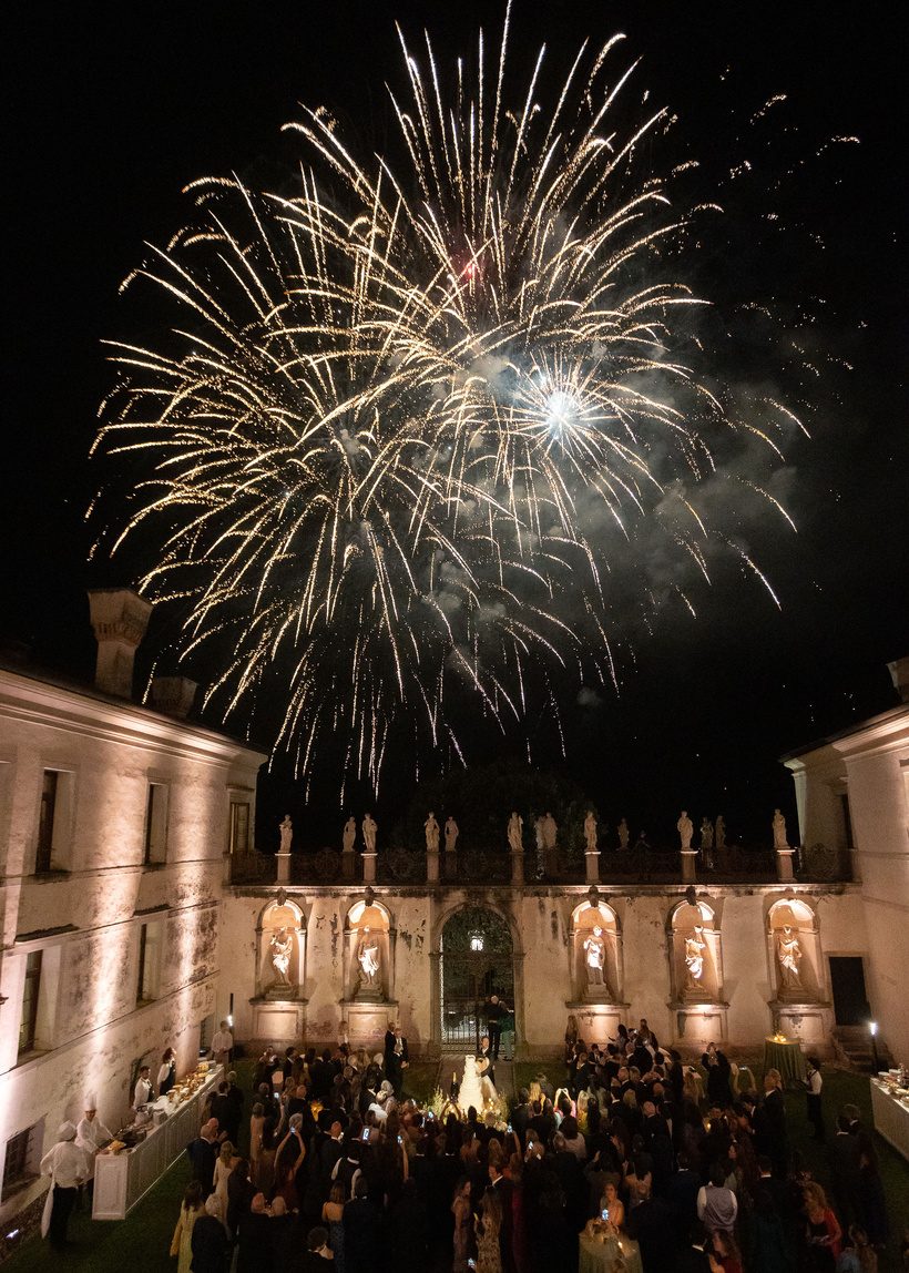 Fuochi d'artificio sopra la villa